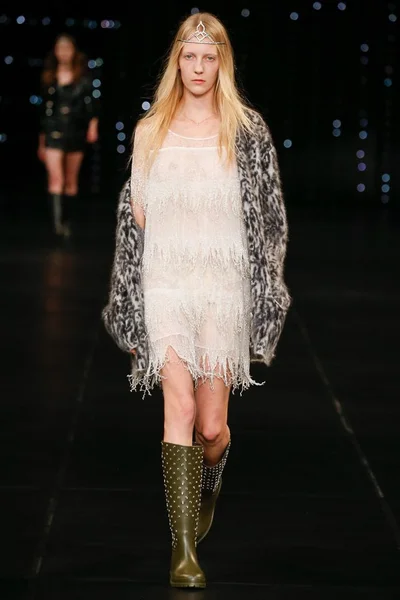 Look 27
